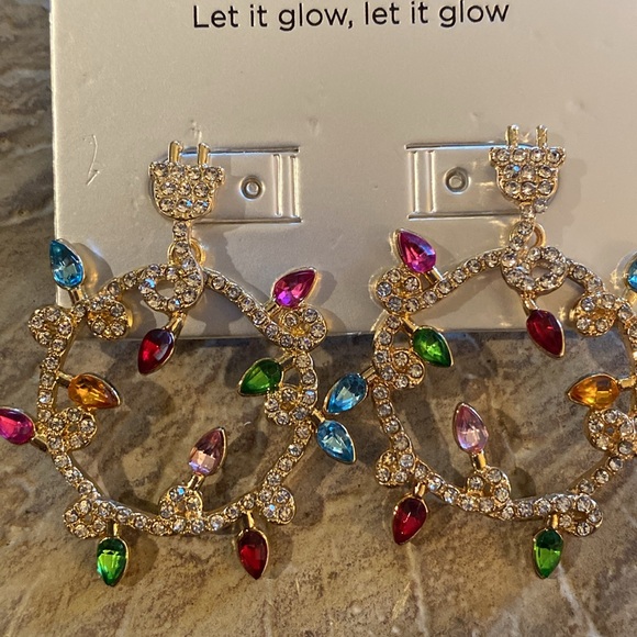 SUGARFIX BaubleBar Merry and Bright
Wreath Lights Earrings Christmas NWT - Picture 4 of 7